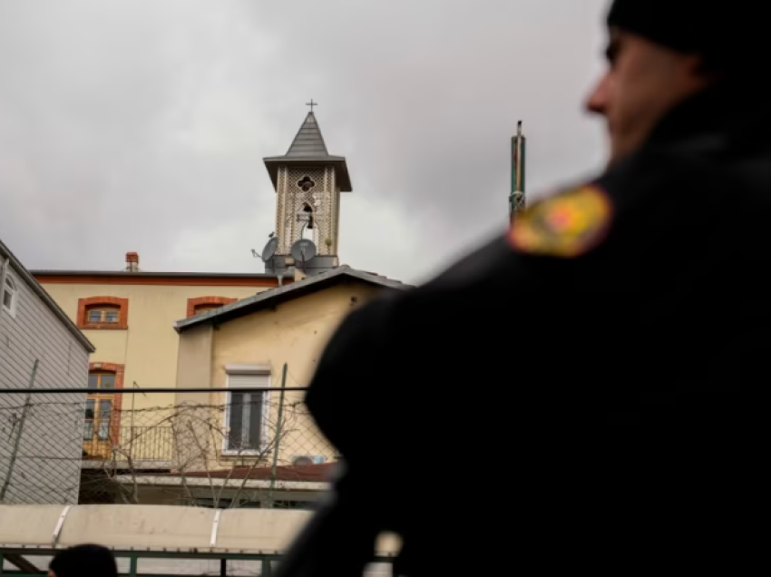 IS-i merr përgjegjësinë për sulmin në kishën në Stamboll