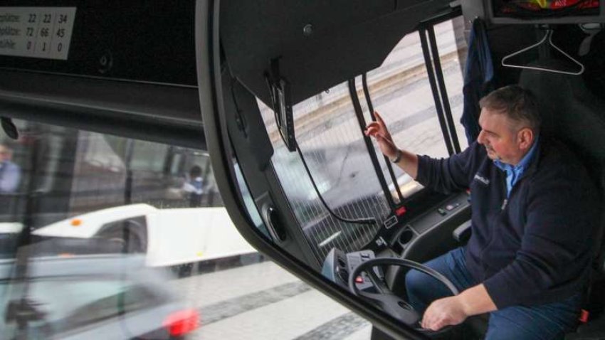 “Një ditë me shoferin e autobusit, Engjull Bajrami”, shtypi gjerman i kushton një storie të veçantë shqiptarit nga Kosova