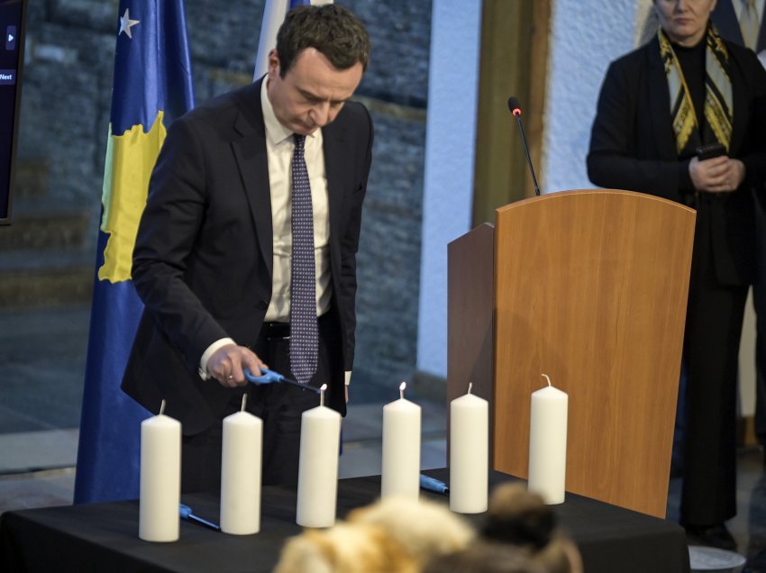 Kryeministri Kurti mori pjesë në ceremoninë komemorative në shënim të Ditës Ndërkombëtare të Kujtimit të Holokaustit