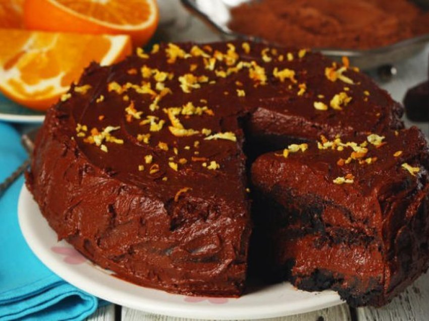 Tortë çokollate me portokaj, pa miell: Perfeksionimi i shijes që gjithmonë do ta mbani në mend!