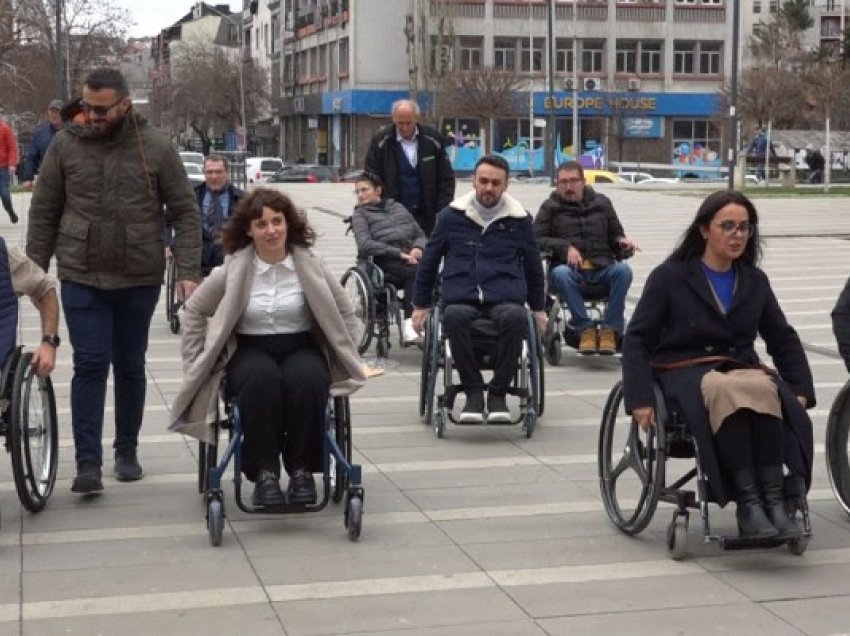 ​Rreth 4 mijë përdorues të karrocave në Kosovë, mbetet sfidë lëvizja e lirë e tyre