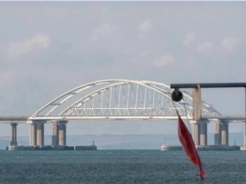 Trafiku u mbyll në Urën e Krimesë mes raporteve për shpërthime