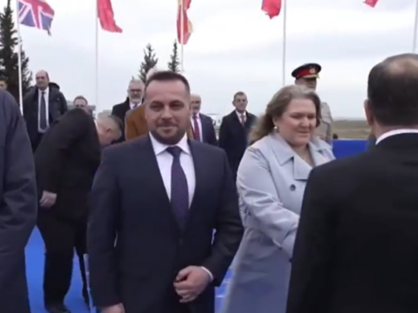 Maqedonci pranishëm në cermoninë e hapjes së bazës së NATO-s në Kuçovë