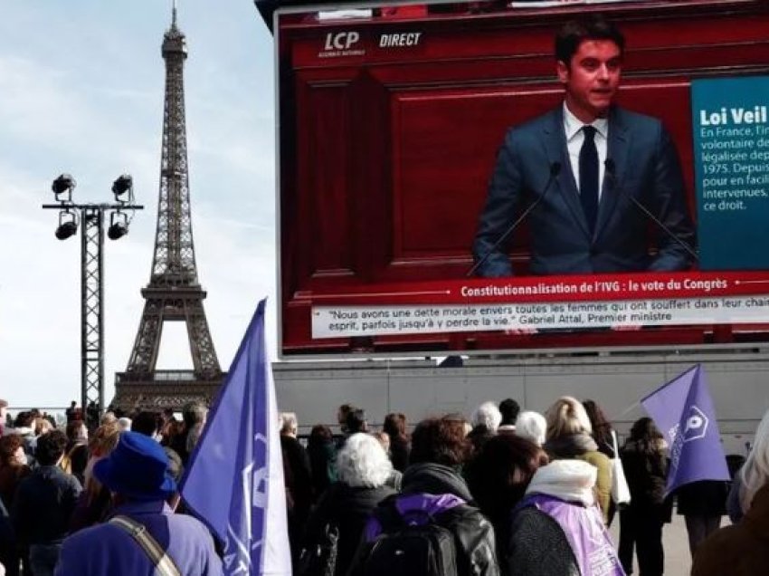 Franca e bën abortin të drejtë kushtetuese