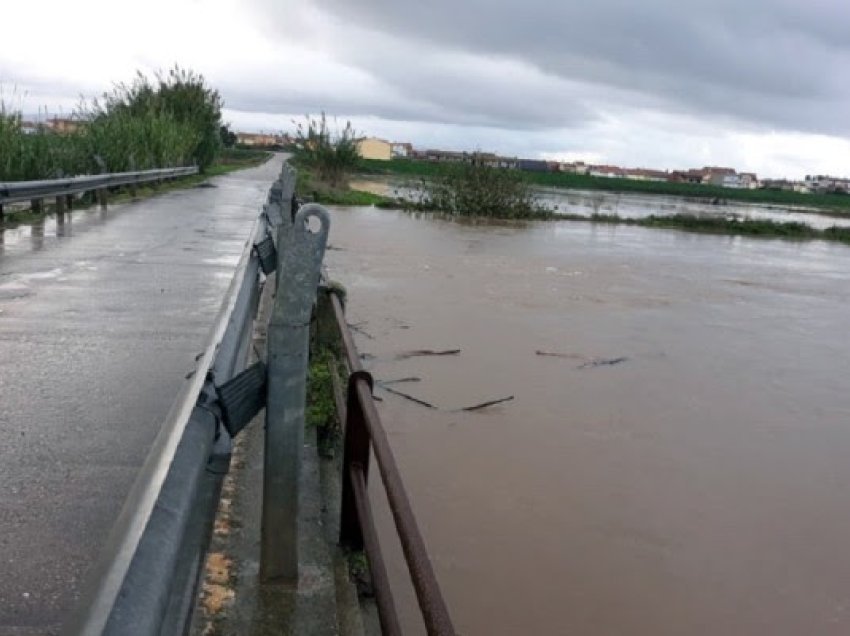 ​Itali: Paralajmërohen reshje të shiut dhe të borës, rrezik për përmbytje
