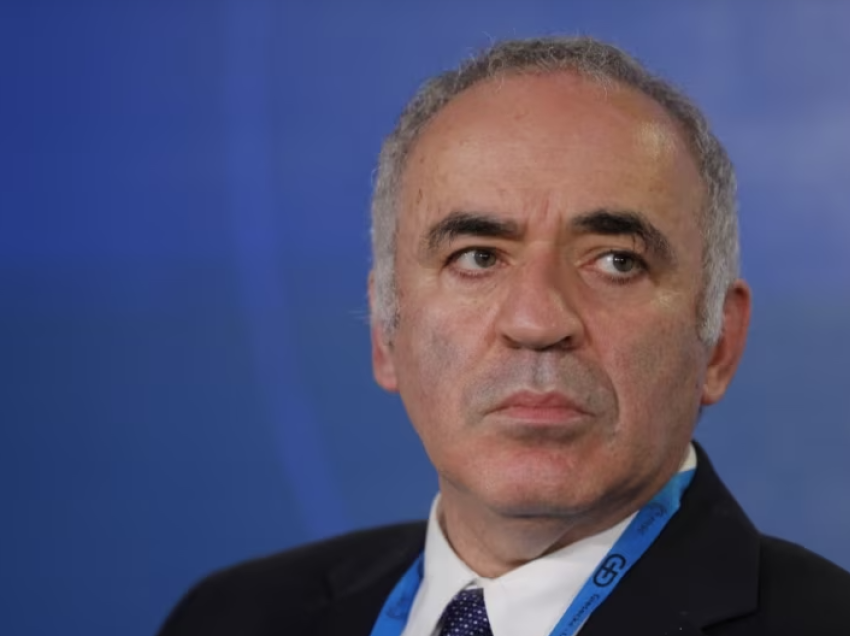 Rusia e fut në listën e “terroristëve” kritikun e Kremlinit, Garry Kasparov