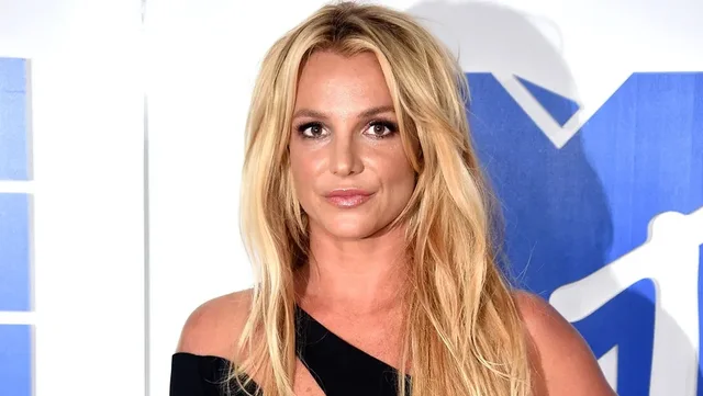 Britney Spears duket si e burgosur, fansat kërkojnë ndihmë për të!