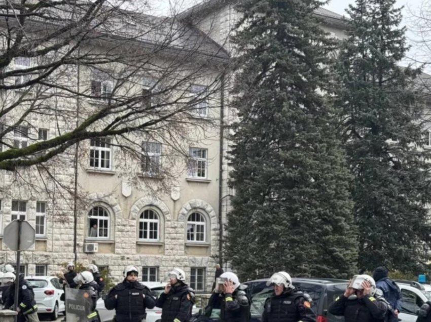 Mali i Zi, protestë kundër kryetarit të parlamentit Andrija Mandiç