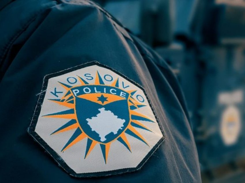Ky është personi që sulmoi policët në veturën e Policisë në Gjilan, ishte arrestuar për dhunë në familje
