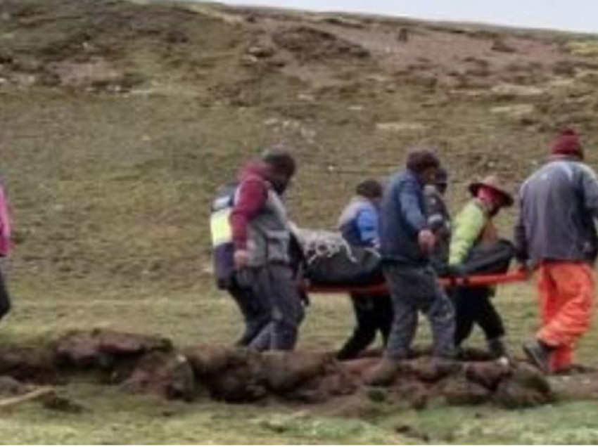Peru, rrufeja godet një udhërrëfyes turistik, plagosen gjashtë të tjerë