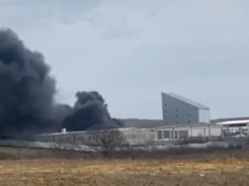 Shpërthen zjarri në afërsi te “Parkut të Biznesit” në Drenas
