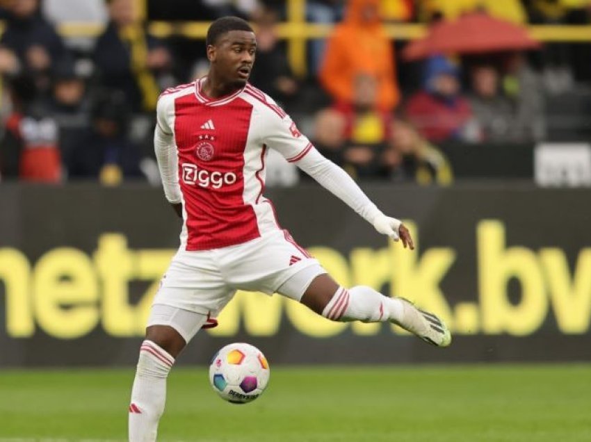 Ajaxi “blindon” mbrojtësin 18-vjeçar