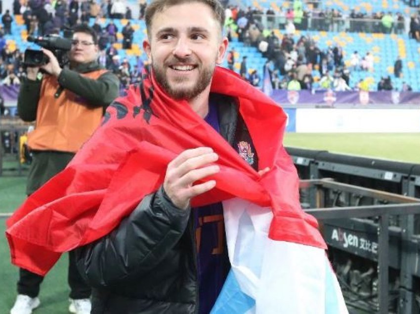 Lojtari shqiptar: U habita, tifozi kinez më hodhi flamurin e Shqipërisë