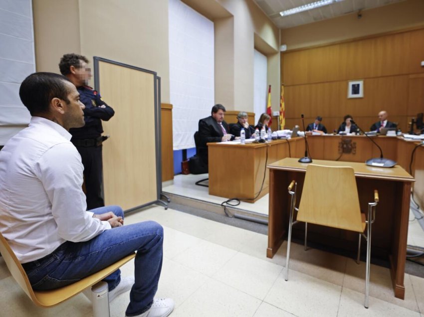 Avokatja e Dani Alves kërkon lirimin e ish-futbollistit: Marrëdhënia ishte konsensuale