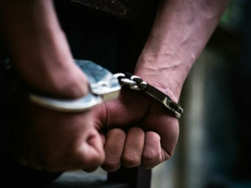 Vodhi bizhuteri floriri në një argjendari, arrestohet 35-vjeçari në Durrës