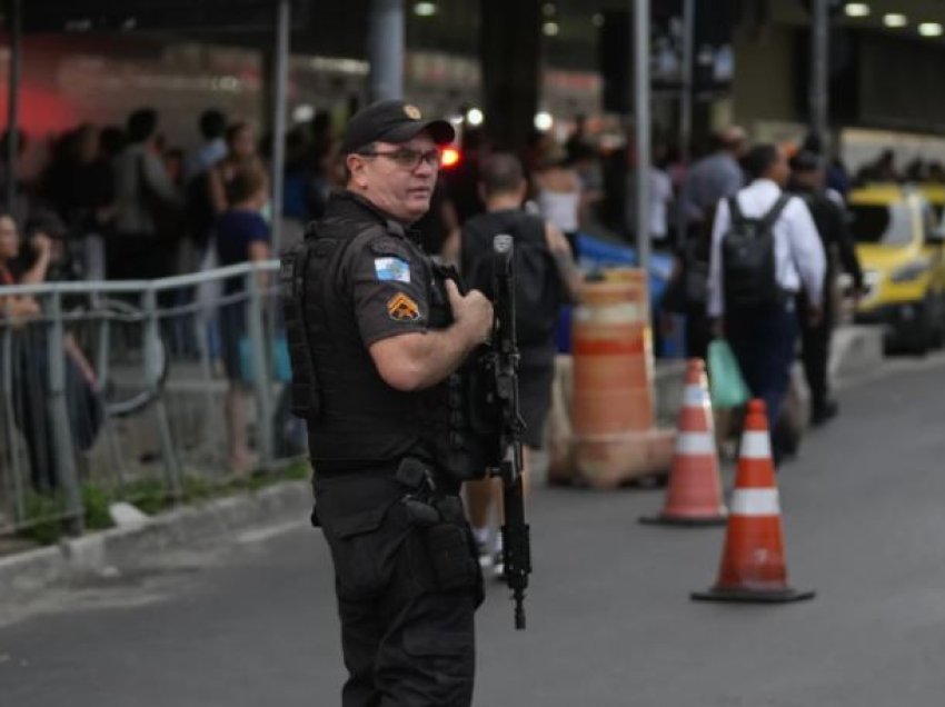 Brazil: Lirohen 17 pengje nga një person i armatosur në një autobus, 2 të plagosur