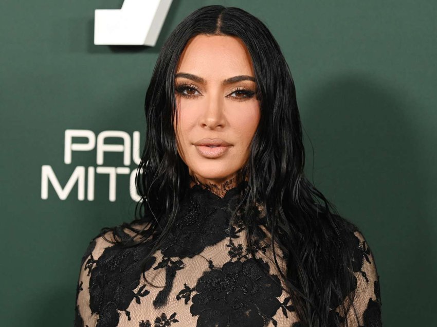 Kim Kardashian bëhet hor, paparacët zbulojnë aplikacionet për të rritur që ajo ka të instaluar në telefon