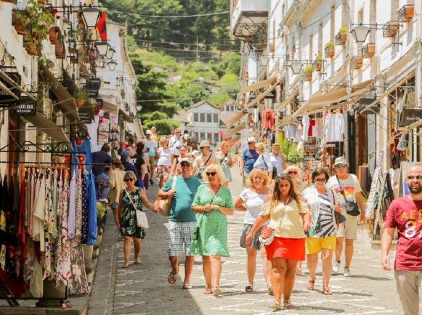Shqipëria shënoi rekord në Evropë për turizmin në 2023 me rritjen më të lartë të net-qëndrimeve