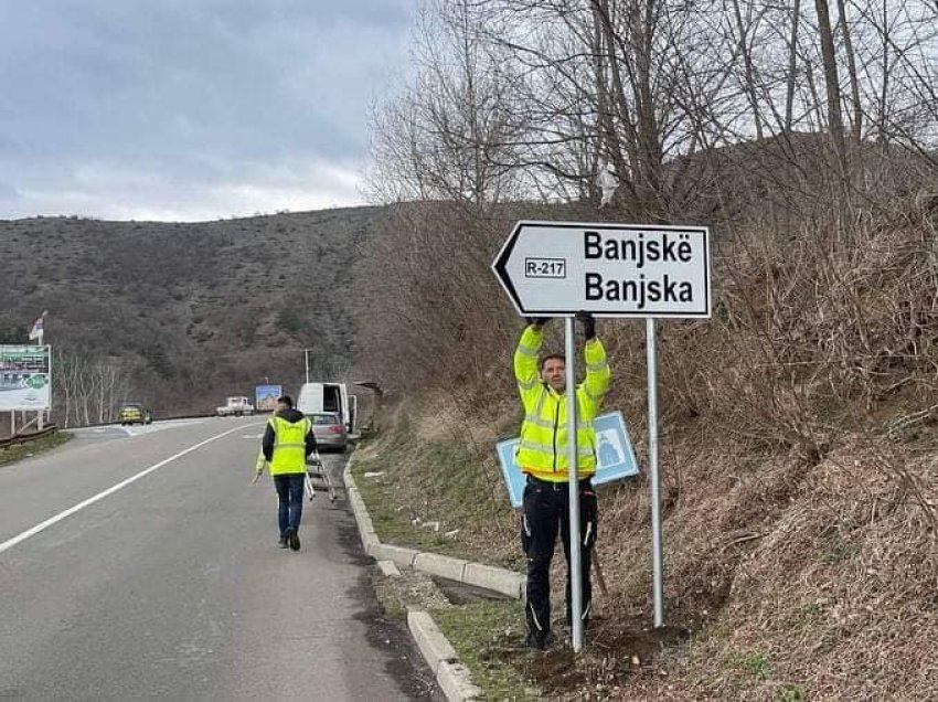 “Hiqen shenjat serbe, vendosen tabelat zyrtare”, VV del me një video nga aksioni në veri