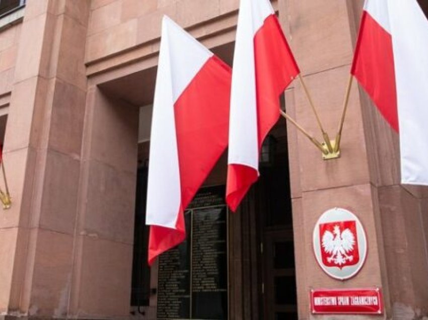 Polonia merr masa drastike në politikën e jashtme, kryeministri tërheq nga detyra 50 ambasadorë