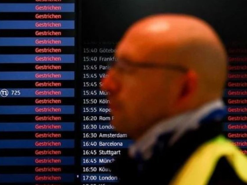 Punonjësit në aeroportet e Gjermanisë ngrihen në grevë dhe kërkojnë rritje page, mbi 90 mijë qytetarëve u anulohen fluturimet