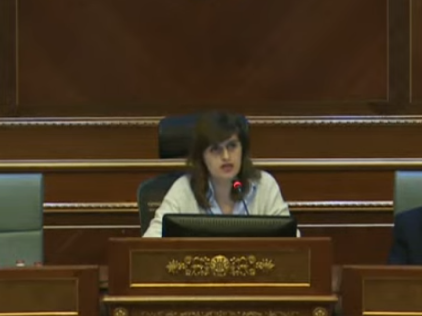 Edhe Saranda Bogujevci lëshon seancën ku po debatohet për kontratat njëburimore