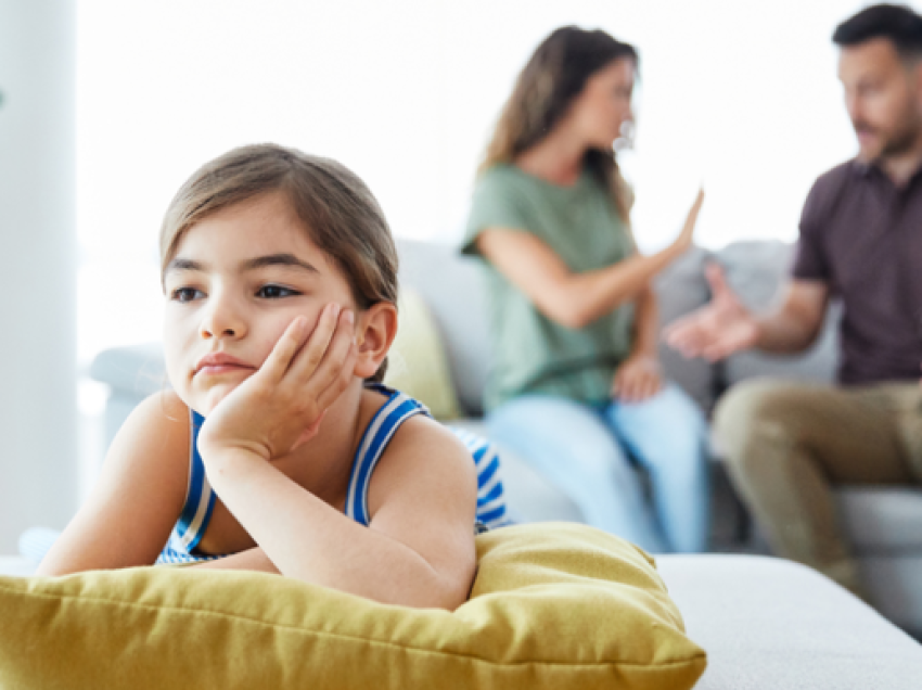 7 shenja që tregojnë se jeni rritur nga prindër të papjekur emocionalisht