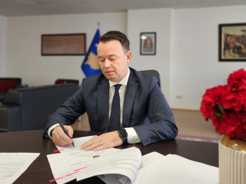 Ministri Peci nënshkruan Udhëzim Administrativ lidhur me kafshët