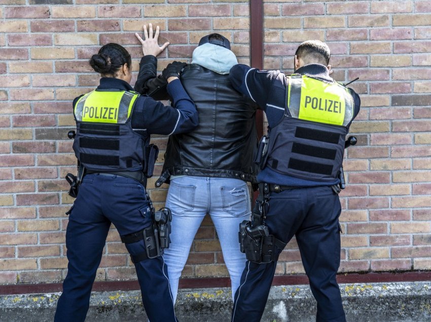 Policia zvicerane arreston shqiptarin që tregtonte drogë, ai kishte një “pagë” fikse prej 2000 franga në muaj