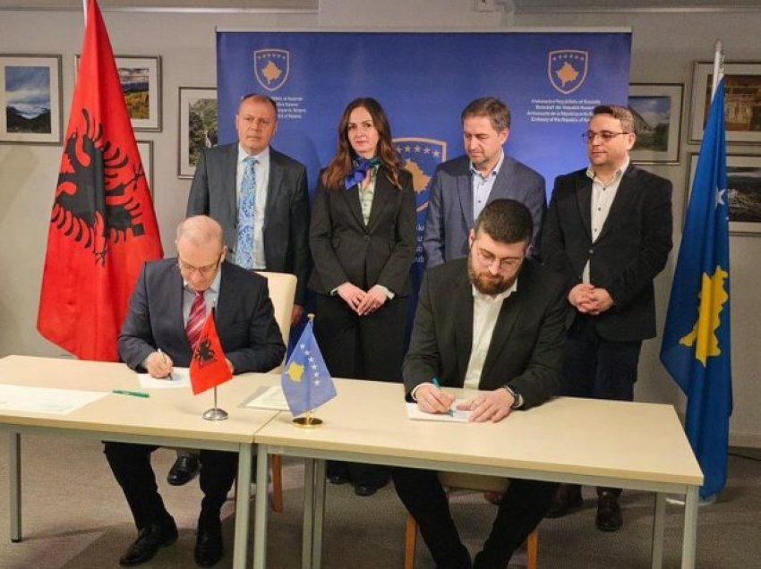 ''Bashkohen shkollat shqipe në Zvicër', marrëveshja firmoset në prani të tre ambasadorëve shqiptarë