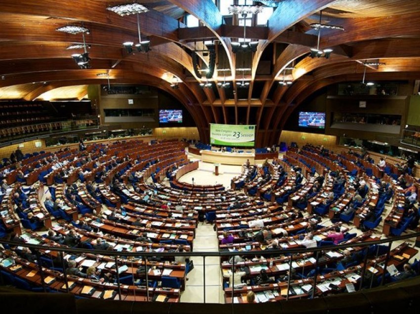 Debati në opinionin serb: A e shtyn Brukseli Kosovën në Këshillin e Evropës përmes Marrëveshjes së Ohrit?