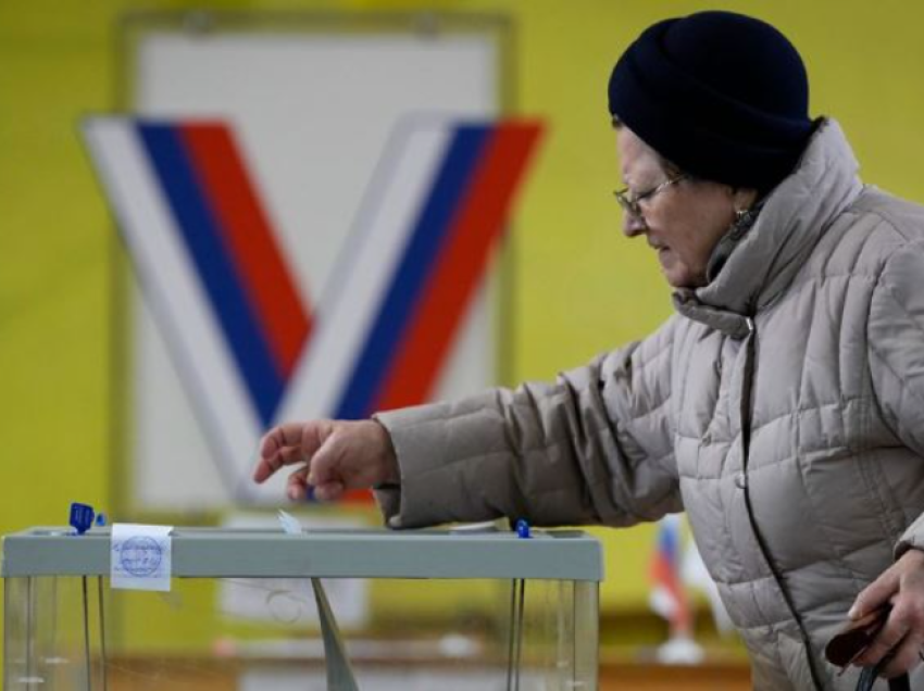 Rusia burgos një grua që shkroi ‘jo luftës’ në fletën e votimit