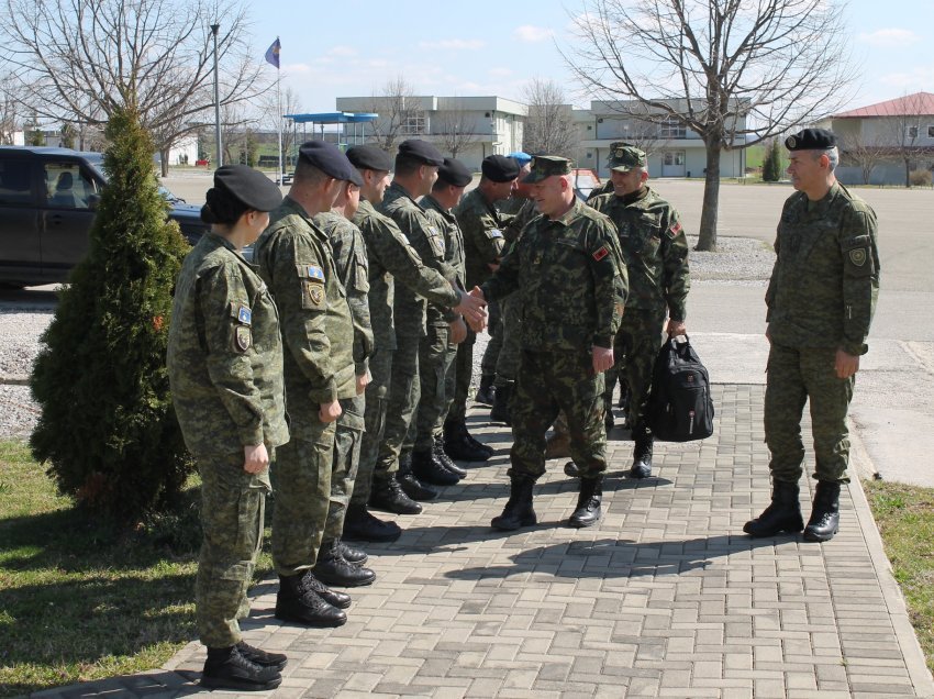 Delegacioni i Forcave të Armatosura shqiptare viziton Komandën e Forcave Tokësore të FSK-së