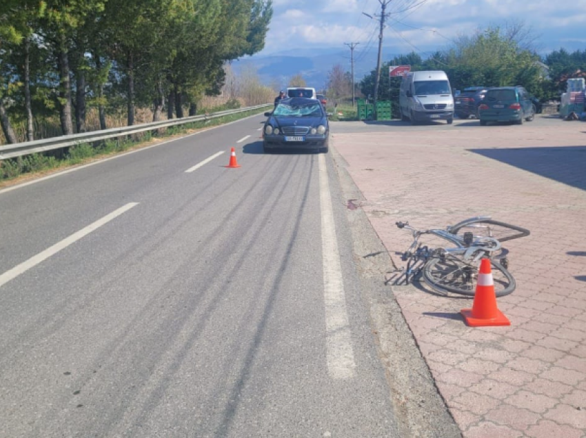 Aksident në Lezhë, makina përplas një person me biçikletë