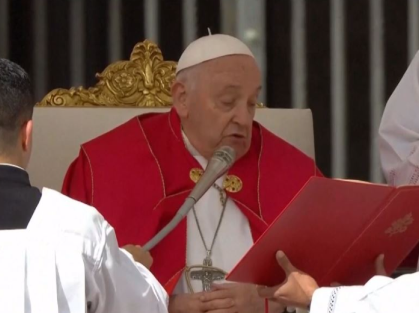 Papa nuk përfundon lutjen/ Vatikan, Ati i Shenjtë shfaqet i lodhur, shqetëson besimtarët