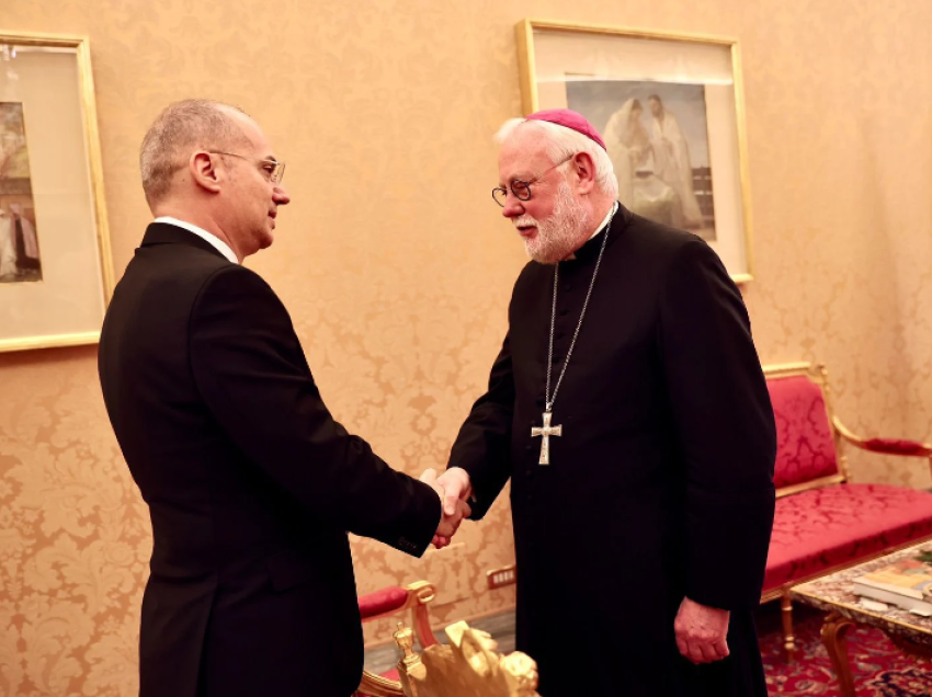 Ministri Hasani vizitë zyrtare në Vatikan: Dialogu dhe vëllazëria fetare, thelbësore për sigurimin e paqes