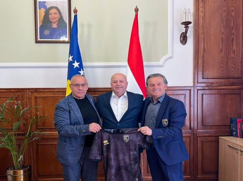 ​Krerët e FFK-së në vizitë zyrtare në Ambasadën e Kosovës në Budapest