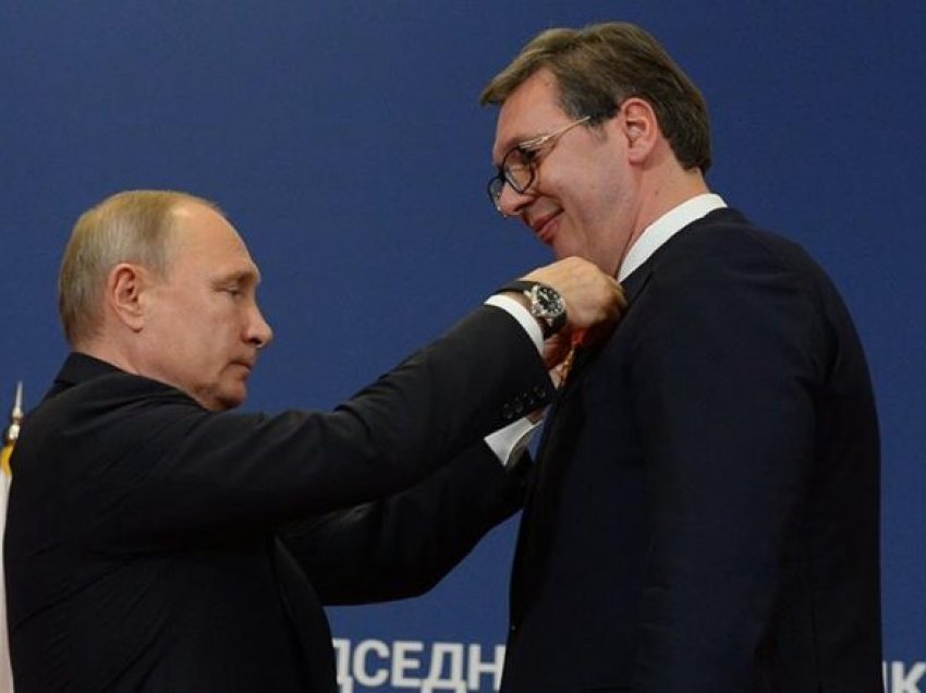 Vuçiq me vetëdije hyn në ‘përqafimin rus’, çfarë po synon presidenti serb që vazhdimisht po e shpërfillë BE-në?