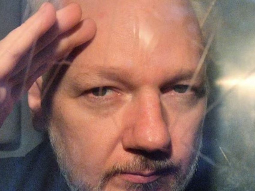 Gjykata vendos që Julian Assange të mos ekstradohet menjëherë në SHBA