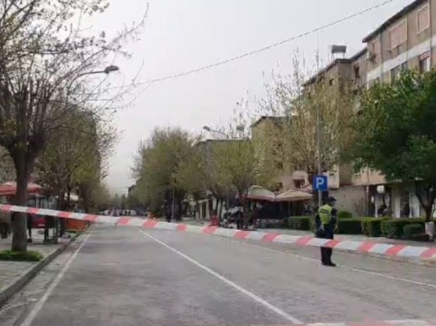 Rindërtimi i skemës ku u vra Pjerin Xhuvani në Elbasan, policia bllokon rrugën në lagjen “5 Maji” për eksperimentin hetimor