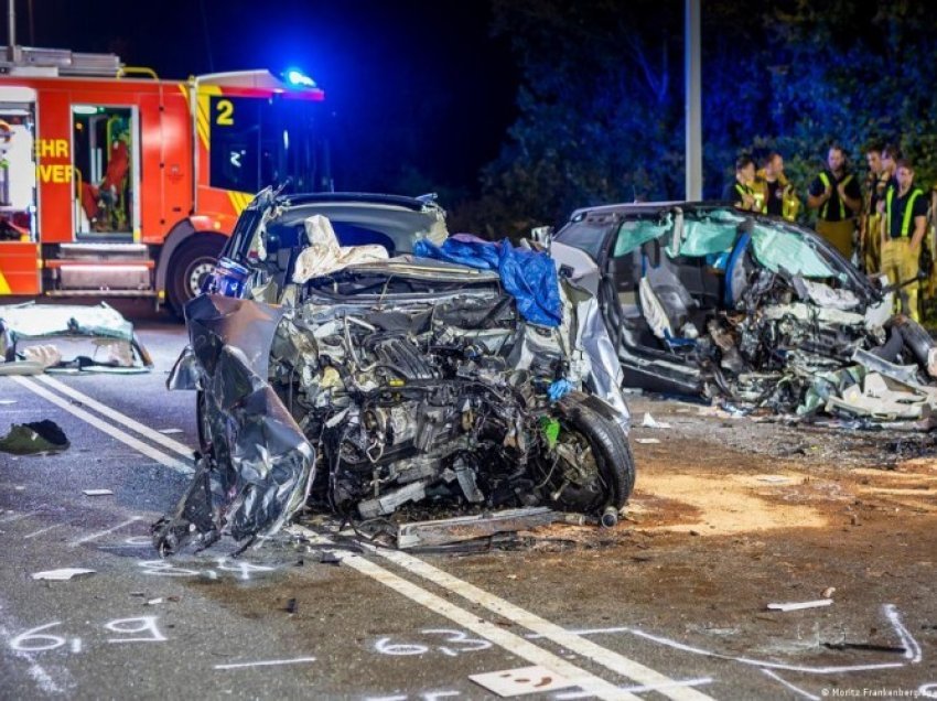 Pesë të vdekur dhe mbi 20 të plagosur në aksident rrugor në Gjermani