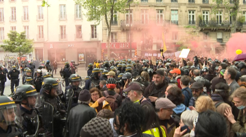 Përplasje në demonstratat e 1 Majit për rrogat e pensionet në qendër të Parisit