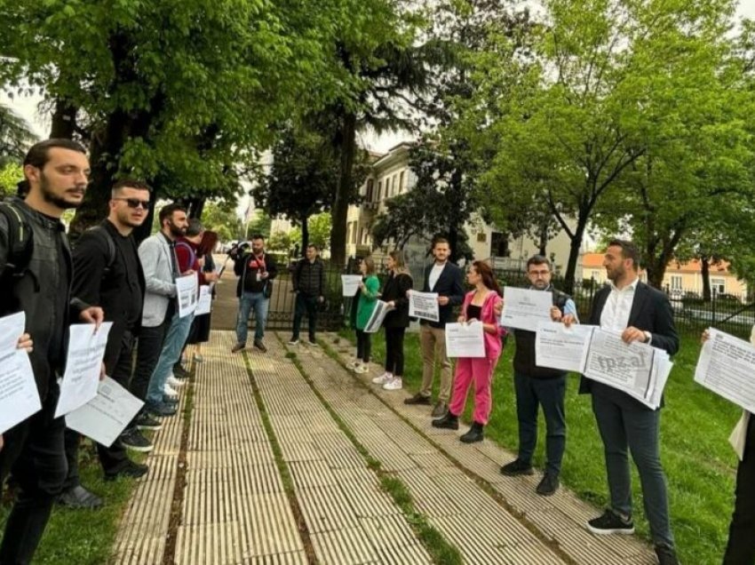 “Pa liri të medias, s’ka demokraci dhe transparencë!”, Meta: Inkurajon gazetarët të vijojnë misionin të patrembur nga presionet e shantazhet