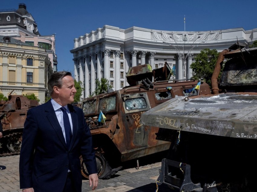 Kremlini i quan “përshkallëzuese” komentet e Cameronit për armët britanike në Ukrainë