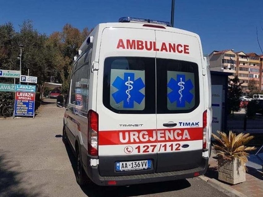 Humb drejtimin e automjetit dhe bie në Lanë, përfundon në spital efektivi i “Shqiponjave” dhe pasagjeri