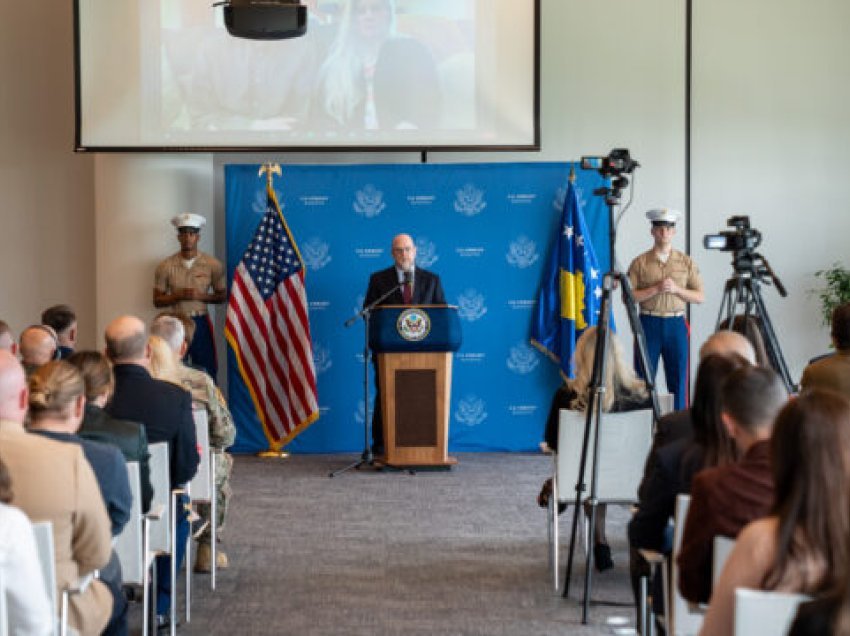 Kontributi për lirinë e Kosovës, ceremonia në Ambasadën e SHBA-që nderoi ish-Sekretaren Albright dhe dy ushtarakët Gibbs dhe Reichert