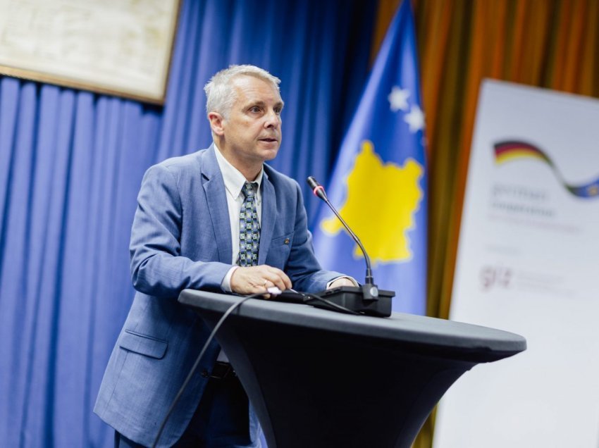 Përkeqësimi i lirisë së mediave në Kosovë, reagon ambasadori gjerman
