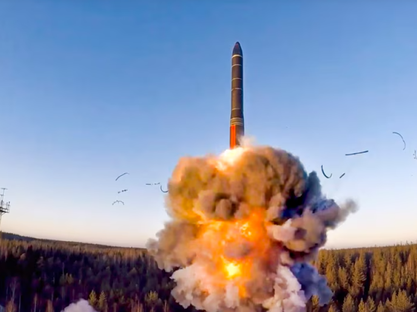 LIVE: Rusia nis stërvitjet me armë bërthamore – Ukraina godet këtë qytet rus, shtatë të vdekur