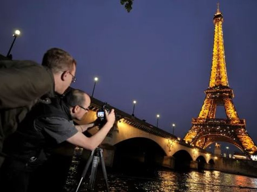 A e keni ditur se është e paligjshme të fotografosh Kullën Eiffel gjatë natës, por jo gjatë ditës?