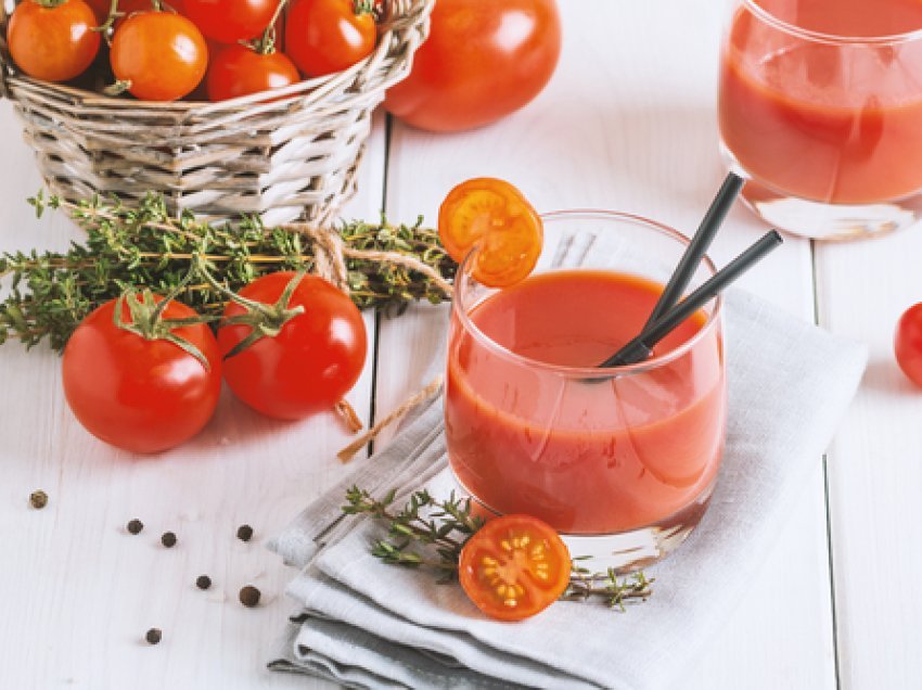 Një gotë lëng domatesh çdo ditë, plot përfitime shëndetësore